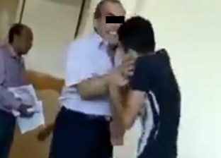 مدرس يضرب طالبين بـ"عنف" في ميت غمر.. والتعليم تحيل المسؤولين للتحقيق