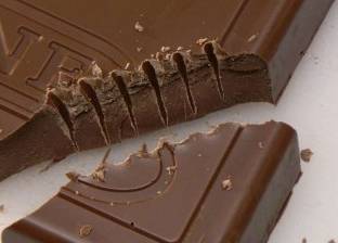 أبحاث جديدة تكشف: الشوكولاتة قد تقتلك وربما تنقذ حياتك