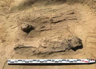 اكتشاف جثث أطفال مدفونة بقطع نقدية في الفم داخل مقبرة أثرية