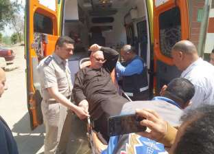 "رسالة واتساب".. "شاروبيم" ينقل مواطن للجنة الاستفتاء بسيارة إسعاف