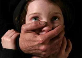 بسبب "عبدة الشيطان".. يغتصب طفلة 5 أعوام بالسويس بعد حرمانه من ابنته