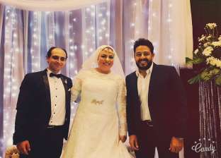 بالصور| حماقي يحقق حلم "ريهام" ويحضر حفل زفافها