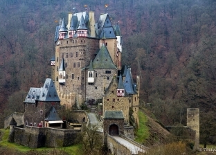 قلعة إيلتز بألمانيا.. شبح الكونتيسة "أجنيس" الجريحة يهيم بها