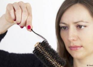 دراسة: بعض تسريحات الشعر تسبب تساقطه