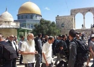 عشرات المستوطنين يقتحمون المسجد الأقصى وسط حراسة قوات الاحتلال