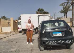 «ملاكي وأجرة».. صيدلانية تدرب فتيات سيناء على قيادة السيارات