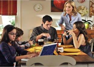 دراسة: إدمان الوالدين "الهواتف" يزيد السلوكيات السيئة للأطفال