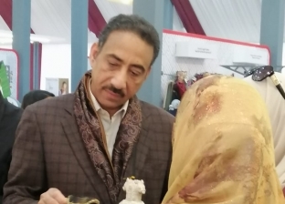 السفير العماني في القاهرة يزور المعرض العربي للأسر المنتجة «بيت العرب»