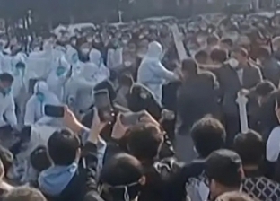 احتجاج مئات العمال في مصنع «آيفون» الرئيسي في الصين