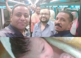 ولادة على متن قطار أسيوط.. شهامة أطباء أنقذت الأم والجنين: «شمس بخير»