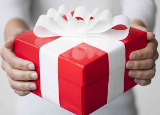 أستاذ ميكروبولوجي يحذر من «هدايا الكريسماس»: تزيد من انتشار كورونا