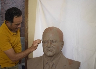 «عبدالقادر» تفرغ للنحت بعد المعاش.. آخر أعماله تمثال برونزي لـ«العربي»