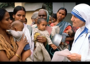 اليوم الدولي للعمل الخيري.. العالم يكرم الأم تيريزا على مساعدة الفقراء