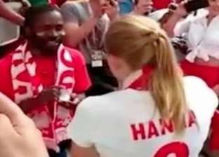 بالفيديو| رد فعل فتاة عرض عليها شاب الزواج في مباراة السنغال وبولندا