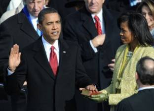 طرائف "حفلات التنصيب".. أوباما "يتلعثم" والمنصة تحترق تحت أقدام كينيدي
