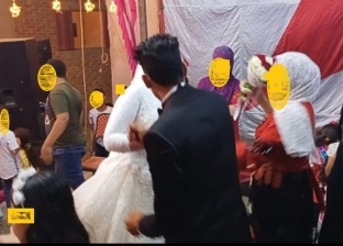 تصرفات جنونية لمعازيم فرح بالدقهلية.. العريس قطع فستان عروسته: "اتسحروا"