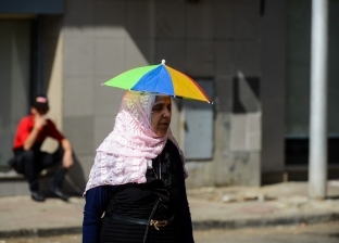 المصريون يتخلون عن الملابس الشتوية بعد تجاوز الحرارة «30 درجة» لأول مرة