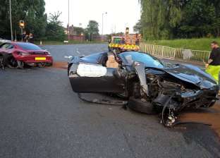 تحطم سيارتين فيراري وبورش في حادث بالمملكة المتحدة