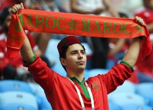 جماهير المغرب تخطف علم إسرائيل من مشجع في المدرجات بالمونديال