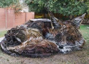 بالصور| فنان برتغالي يحول "الزبالة" إلى حيوانات