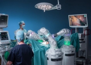 ماذا سيقدم الذكاء الاصطناعي للبشر في المستقبل؟.. منها الجراحة الروبوتية