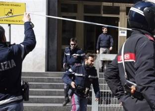 احتجاجات في روما ضد إجراءات كورونا.. والشرطة تواجه المتظاهرين بالمياه