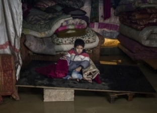 "مفوضية اللاجئين": وفاة طفلة وتضرر 11 ألف لاجئ سوري بلبنان بسبب عاصفة