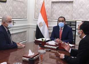 رئيس الوزراء يلتقي رئيس اتحاد الصناعات لمناقشة آليات دعم الصناعة المصرية