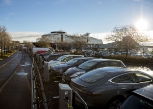 ثورة يقودها الأثرياء لصالح السيارات الكهربائية في النرويج