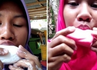 بالفيديو| فتاة تصبح نجمة على الإنترنت بسبب أكل «الصابون»