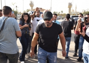أحمد السقا و«أبو» يدفنان جثمان هشام سليم بمقابر 6 أكتوبر