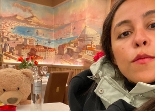 مطعم إيطالي يهدي فتاة مصرية «دبدوب» ليجلس معها.. «كنت محرجة لأني لوحدي»