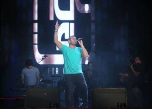 بالصور والفيديو| عمرو دياب يحيي حفلا غنائيا في أحد منتجعات مارينا