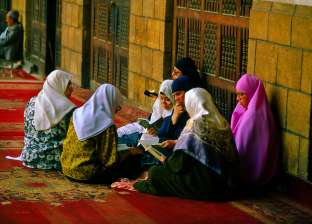 واعظات فى المساجد للتوعية بقضايا المرأة: لا حياء فى الدين