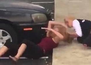 بالفيديو| على طريقة المصارعة الحرة.. معركة "حريمي" بالغة القسوة في فلوريدا