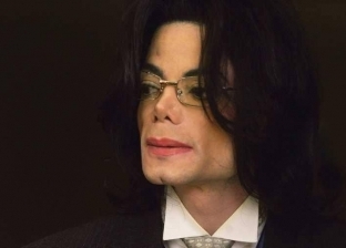 كيف ظهر مايكل جاكسون في بث مباشر لجمهوره بعد 11 عاما من وفاته؟
