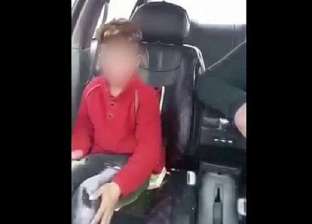 القصة الكاملة لفيديو تأديب طفل بالأردن: "هتبقى محترم والشبشب في بقك"