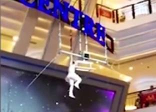 بالفيديو| سقوط لاعبة أكروبات من ارتفاع كبير أثناء أدائها لعرض في الصين