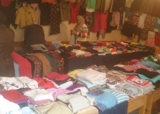 متطوعون يوزعون ملابس مجانا في الإسكندرية: وزعنا 300 قطعة خلال يومين