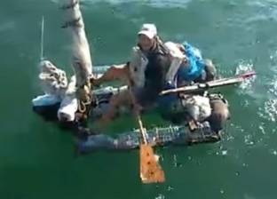 بالفيديو| روسي يحاول عبور مضيق كيرتش على قارب من الزجاجات البلاستيكية