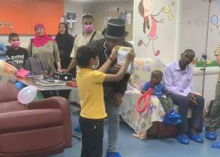 مسيحيون يحتفلون بالعيد مع أطفال معهد الأورام.. «بالونات وألعاب وساحر»