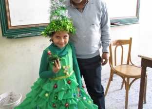 طفلة ترتدي ملابس "الكريسماس": "سوف لن نشتري شجرة ستكونين أنت الشجرة"