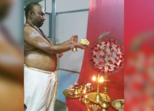 في الهند.. كورونا يتحول إلى إله يصلي له الناس ويقدمون القرابين
