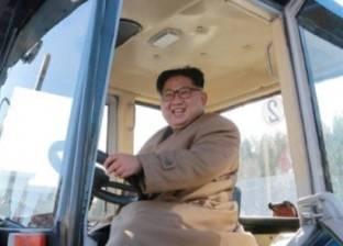 بالصور| زعيم كوريا الشمالية يقود جرارا.. فما السبب؟