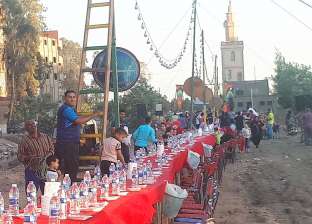 "يلا نرجع لمتنا".. الآلاف يشاركون في إفطار جماعي بقرية محلة أبوعلي