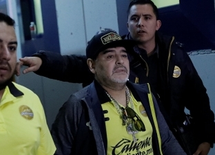 بالفيديو| مارادونا يحاول الاعتداء على مشجع في المكسيك