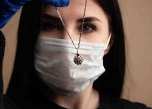 لدعم الأطباء.. شركة مجوهرات روسية تنتج قلادة على شكل فيروس كورونا