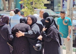 انهيار أسرة شقيق عمرو عبدالجليل أثناء تشييع جنازته.. العزاء مساء اليوم