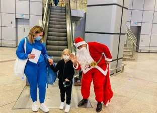بابا نويل البلجيكي يوزع هدايا الكريسماس على السائحين في الغردقة اليوم