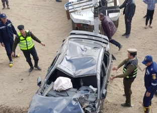 إصابة 12 إثر انقلاب سيارة ربع نقل في المنيا
